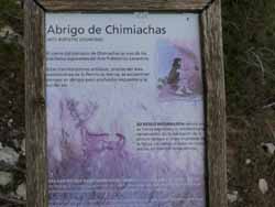 Panneau d'information sur l'art rupestre Levantin de la grotte de Chimiachas.