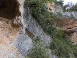 Passages pour atteindre la grotte de Las Escaleretas avec ses peintures rupestres.