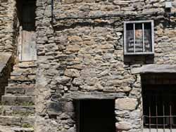 Charlot en prison dans le village d'Arcusa; copyright: cuerdadepacalm.