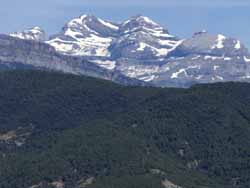 Vue sur le massif du Mont Perdu, 3355m d'altitude.