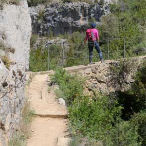 Sur le sentier de la randonnée de la caverne de Chimiachas, avant Las Balsas de Basacol, Aragon, Espagne | Cliquer pour agrandir