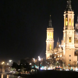 Photo qui montre la Nuestra Señora del Pilar au bord de  l'Èbre, Aragon, Espagne | Cliquer pour agrandir