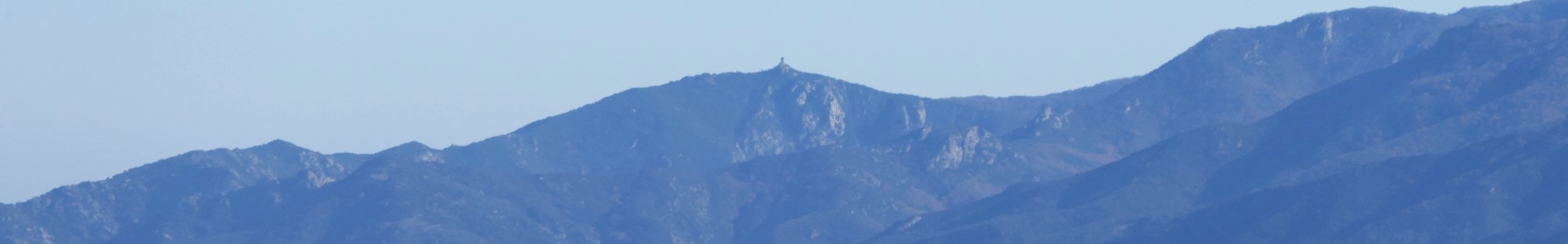 Photo qui montre une Vue sur la tour de Batère, Pyrénées-Orientales, France | Cliquer pour agrandir