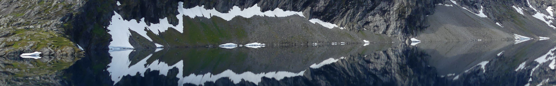 Photo that shows On the way to the Geiranger fjord | click to enlarge