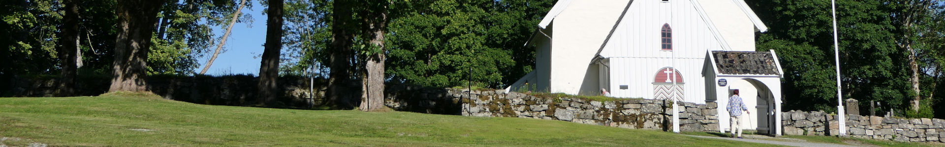 Photo qui montre notre arrivée à l'église lutherienne de Hobøl, Norvège | Cliquer pour agrandir