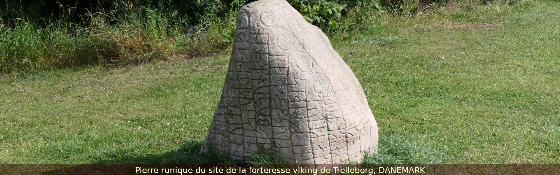 Pierre runique du site de la forteresse viking de Trelleborg, DANEMARK